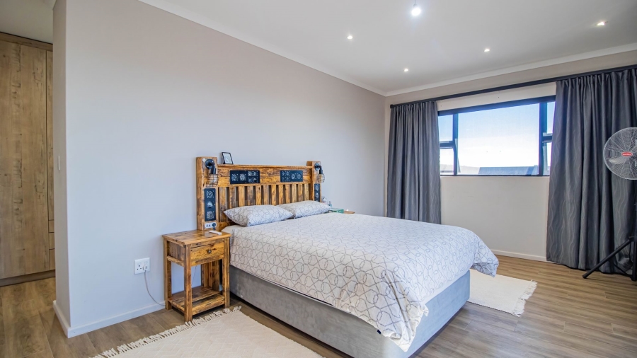 6 Bedroom Property for Sale in Vredenburg Western Cape